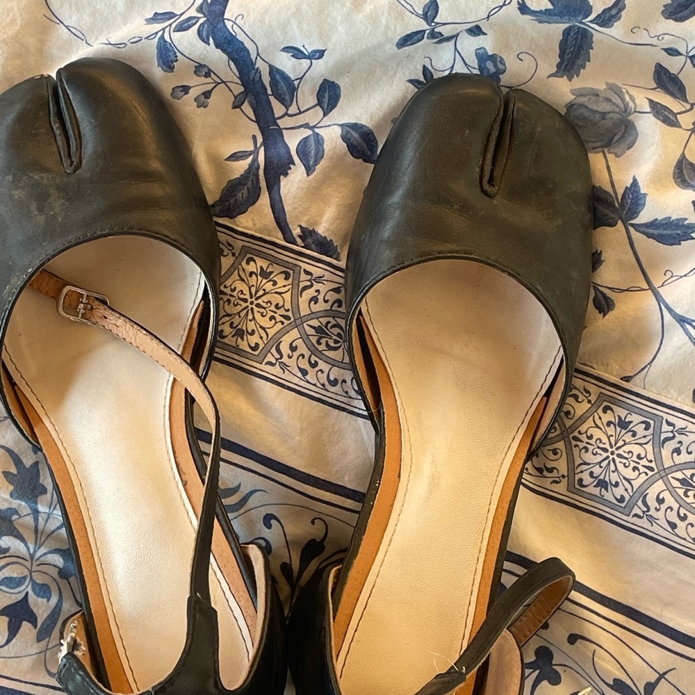 Split Toe Tabi Style Mary Jane Pumps